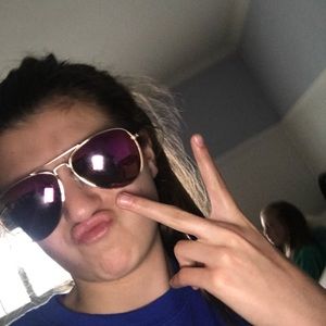 Meet your Posher, Caroline